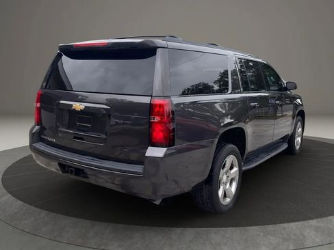 Used 2018 Chevrolet Suburban LT RWD image 5
