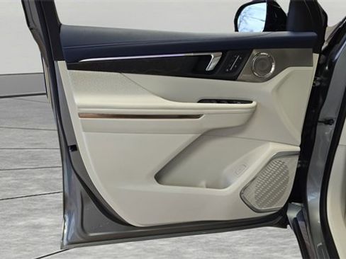 Used 2025 Buick Enclave Avenir image 26