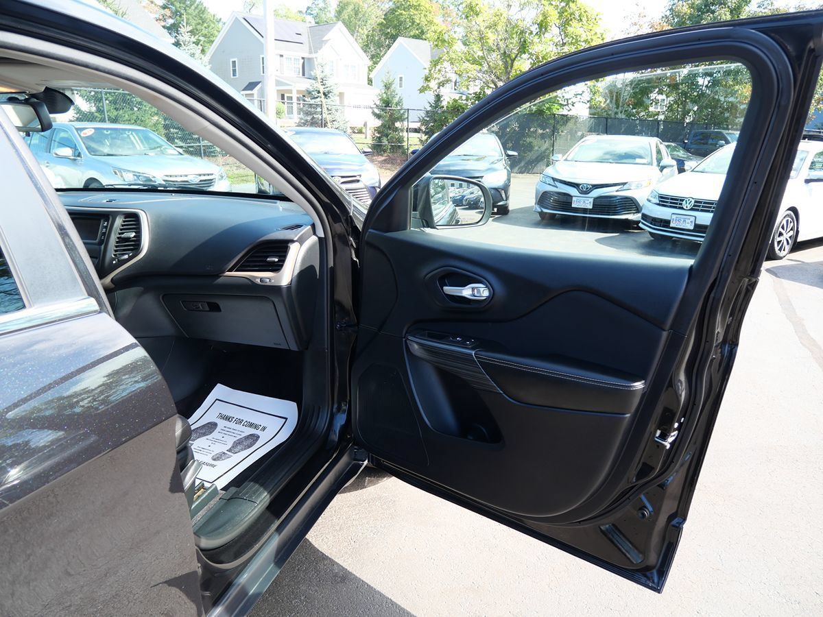 Used 2016 Jeep Cherokee Latitude FWD image 20