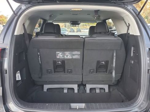 Used 2024 Kia Carnival LX image 6