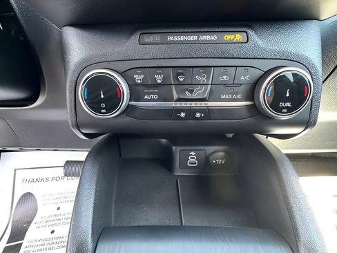 Used 2025 Ford Escape Active AWD/4WD image 17