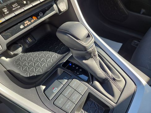 Used 2025 Toyota RAV4 XLE image 23