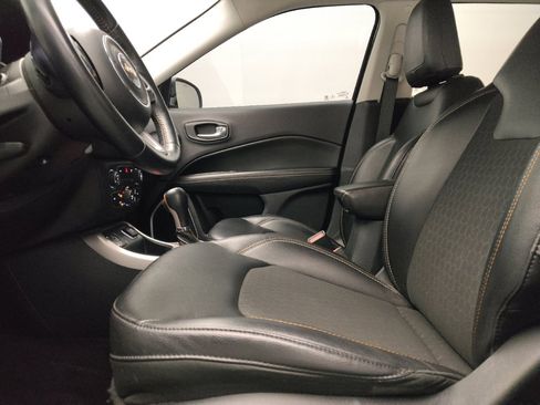 Used 2018 Jeep Compass Latitude w/ Popular Equipment Group FWD image 18