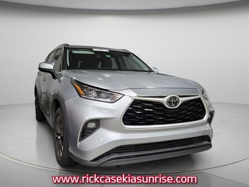 Used 2020 Toyota Highlander XLE image 4