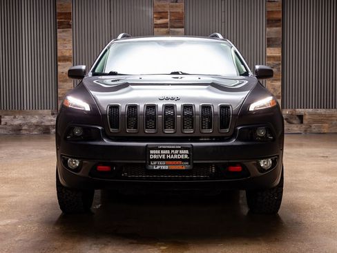 Used 2018 Jeep Cherokee Trailhawk w/ Comfort & Convenience Group image 2