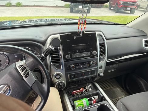 Used 2021 Nissan Titan SV w/ SV Convenience Package AWD/4WD image 8