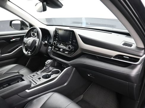 Used 2020 Toyota Highlander XLE AWD/4WD image 57