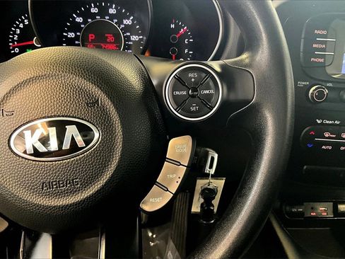 Used 2017 Kia Soul + image 12
