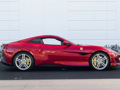 Used 2019 Ferrari Portofino RWD image 16