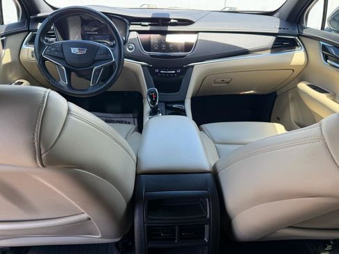 Used 2019 Cadillac XT5 FWD image 10