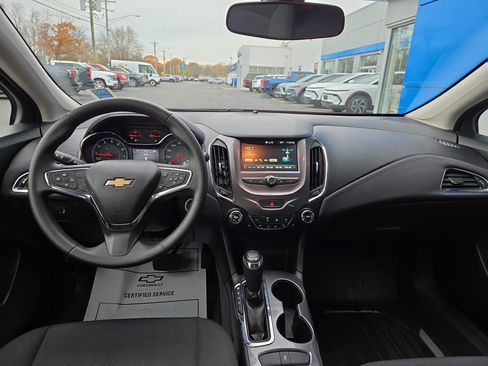 Certified 2018 Chevrolet Cruze LT w/ Convenience Package image 6