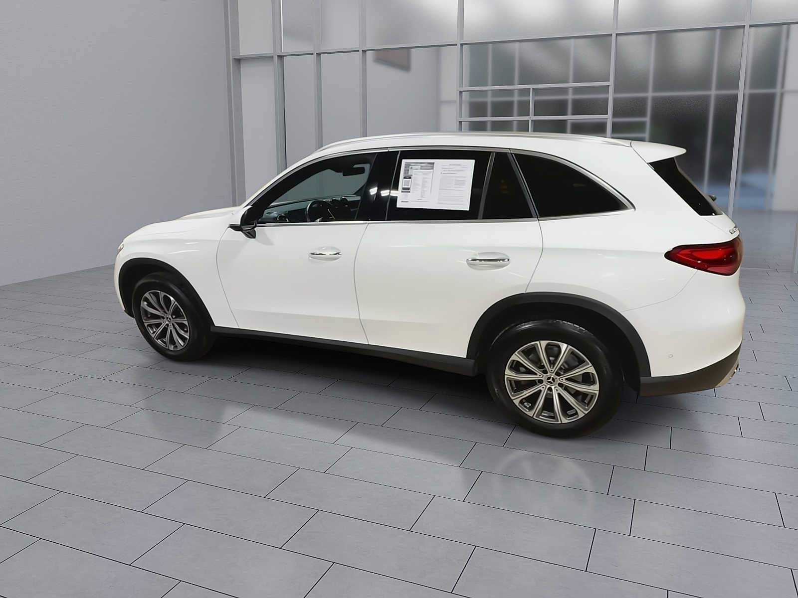 Used 2024 Mercedes-Benz GLC 300 4MATIC image 6