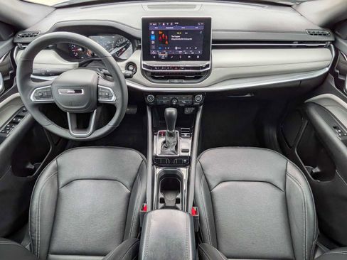 Used 2025 Jeep Compass Limited image 21