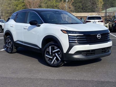 Used 2025 Nissan Kicks SV FWD image 1