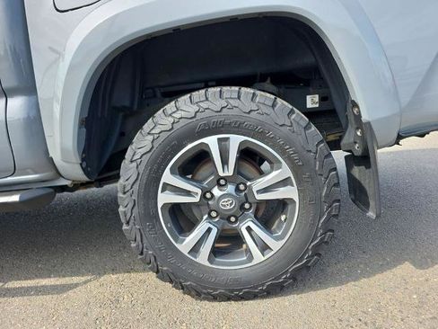 Used 2019 Toyota Tacoma TRD Sport AWD/4WD image 13