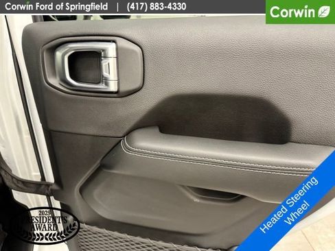 Used 2023 Jeep Gladiator Overland w/ LED Lighting Group AWD/4WD image 14