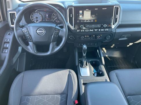 Used 2025 Nissan Frontier SV w/ SV Convenience Package AWD/4WD image 10