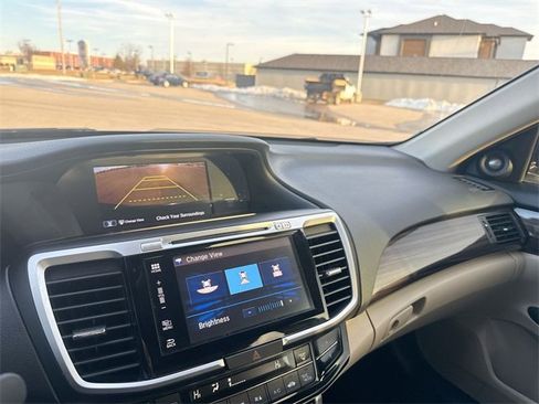 Used 2017 Honda Accord EX-L image 24