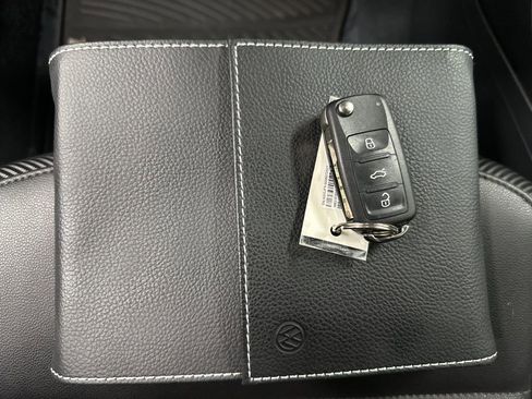 Used 2018 Volkswagen Beetle 2.0T SE image 37