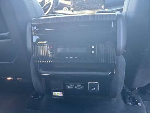 Used 2024 Jeep Wagoneer Series II w/ Flexible Seating Group AWD/4WD image 19