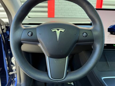 Used 2023 Tesla Model Y 2WD image 26