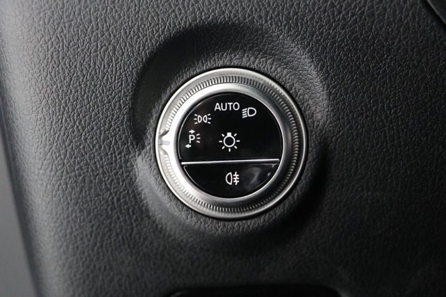 Used 2025 Mercedes-Benz C 300 4MATIC Sedan image 22