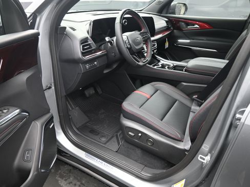 New 2026 Chevrolet Traverse RS w/ LPO, Floor Liner Package image 14