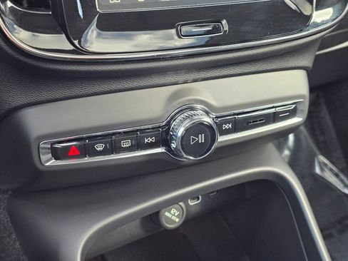 New 2026 Volvo XC40 B5 Plus w/ Protection Package Premier image 28