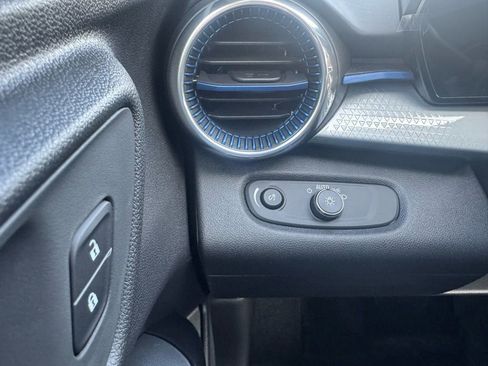New 2026 Chevrolet Trax LT w/ Midnight Edition FWD image 23