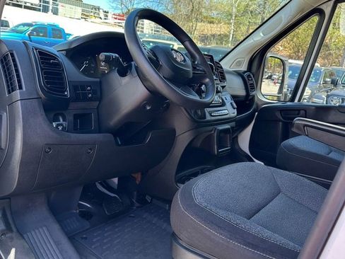 Used 2023 RAM ProMaster 2500 FWD image 9