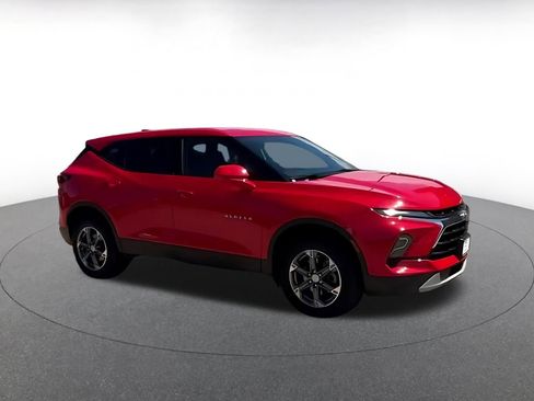 Used 2025 Chevrolet Blazer LT FWD image 2