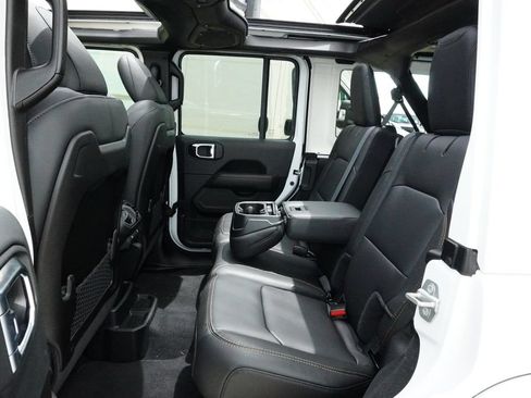 New 2025 Jeep Wrangler Unlimited Sahara AWD/4WD image 11