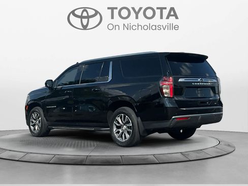 Used 2023 Chevrolet Suburban LT AWD/4WD image 3