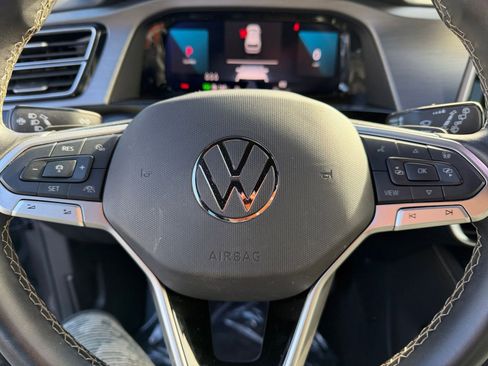 Used 2025 Volkswagen Atlas Cross Sport SE image 29