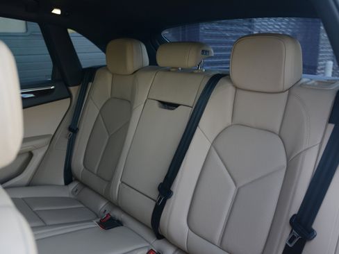 Certified 2026 Porsche Macan AWD/4WD image 31