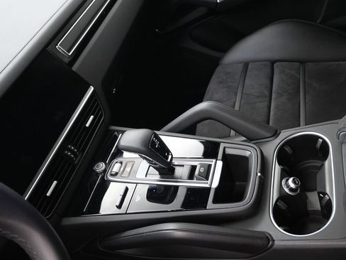 Used 2023 Porsche Cayenne GTS AWD/4WD image 21