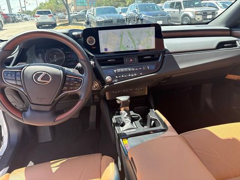 Used 2024 Lexus ES 300h Ultra Luxury FWD image 18