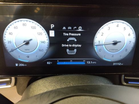 Used 2024 Hyundai Elantra Limited FWD image 23