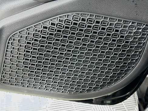 Used 2025 Toyota Tacoma SR image 19