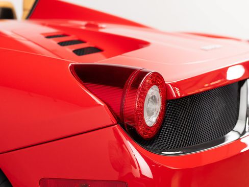 Used 2014 Ferrari 458 Spider RWD image 40
