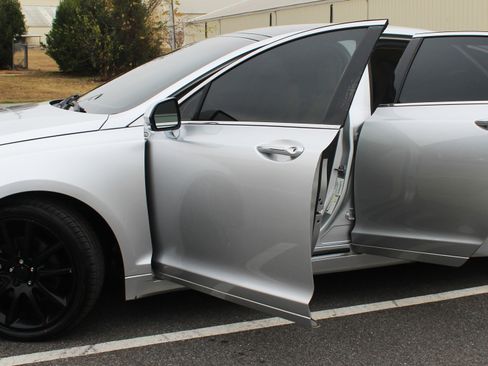 Used 2013 Lincoln MKZ Base image 4