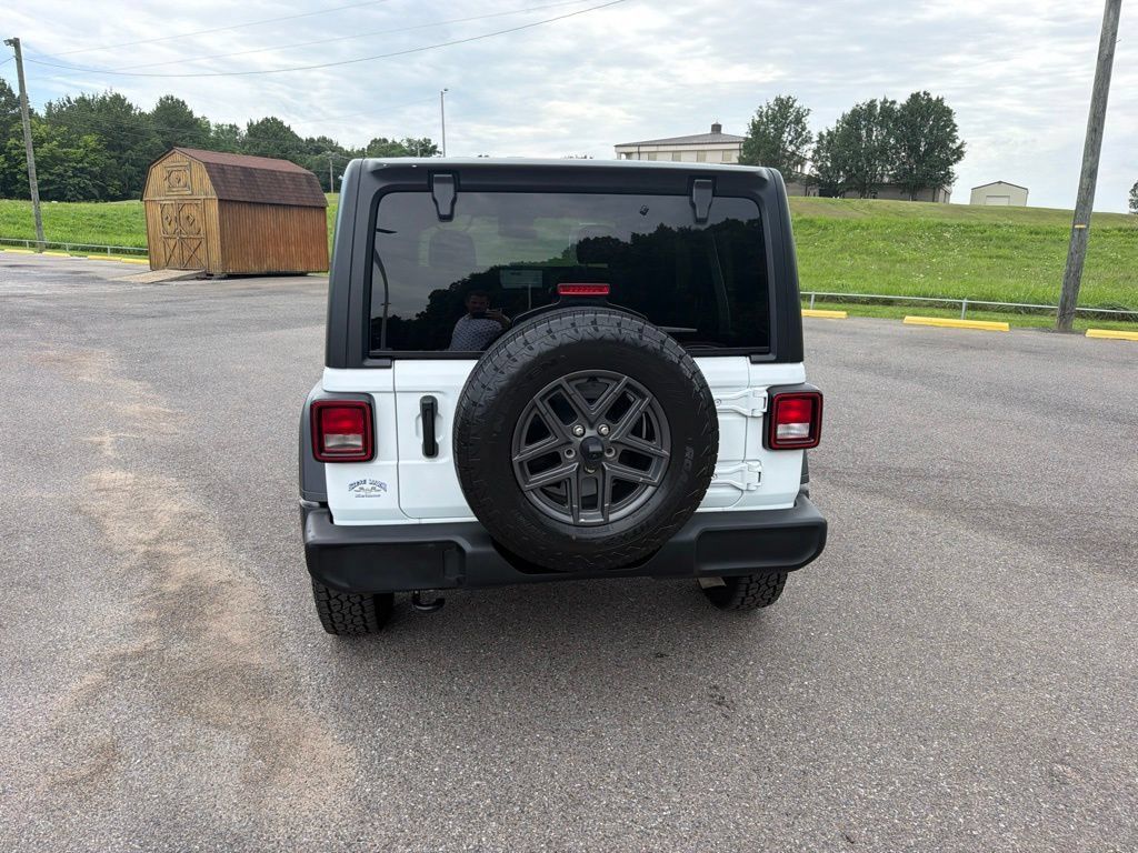 Used 2024 Jeep Wrangler Unlimited Sport AWD/4WD image 4
