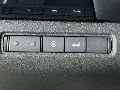 Used 2025 Nissan Pathfinder SV image 15