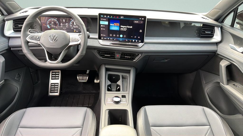 New 2026 Volkswagen Tiguan SE R-Line FWD image 11