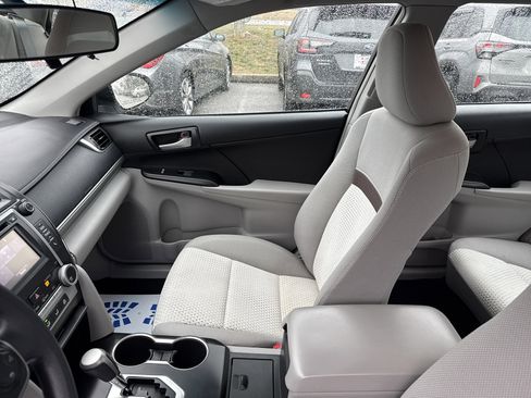 Used 2014 Toyota Camry L image 20