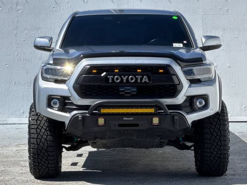 Used 2022 Toyota Tacoma TRD Off-Road w/ TRD Premium Off Road Package AWD/4WD image 8
