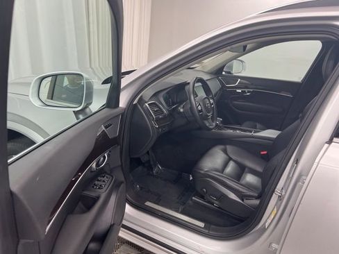 Used 2018 Volvo XC90 T5 Momentum w/ Convenience Package image 11