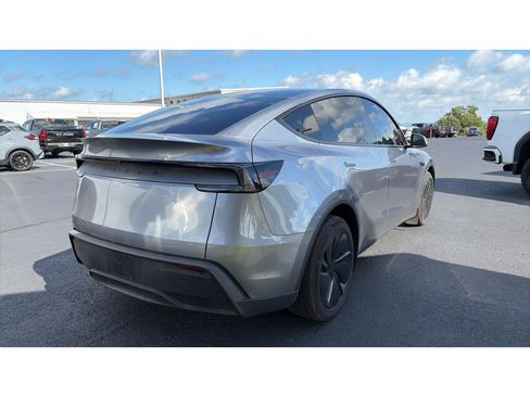 Used 2026 Tesla Model Y Long Range AWD/4WD image 3