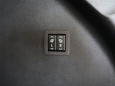Used 2024 Buick Enclave Premium AWD/4WD image 11