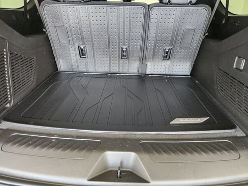 Used 2025 Chevrolet Suburban LT AWD/4WD image 33